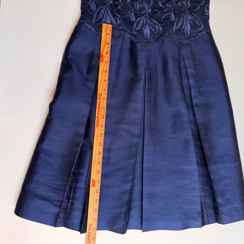 Kay Unger Lace Trimmed Cocktail Party Dress Size 6 Pleated Skirt Blue Black Tie - Picture 10 of 14